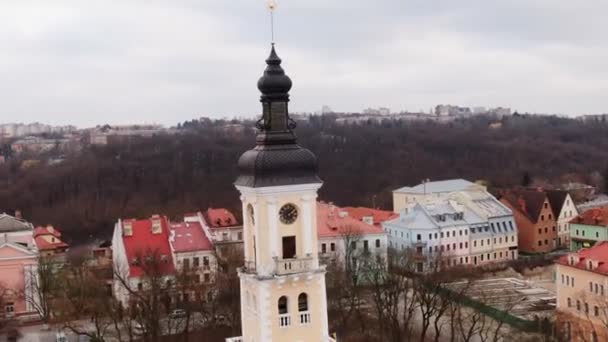 Panoramatický letecký záběr ve městě — Stock video