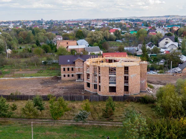 Kilisenin hava görüntüsü.