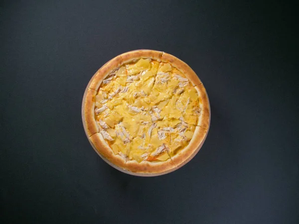 Restoran Lezzetli pizza tahtada