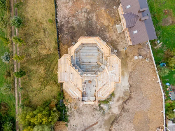 Kilisenin hava görüntüsü.