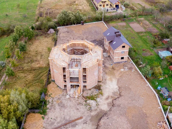 Kilisenin hava görüntüsü.