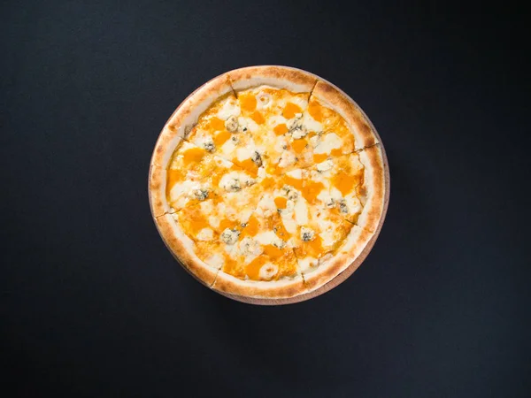 Restoran Lezzetli pizza tahtada Stok Fotoğraf