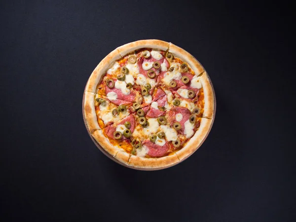 Restoran Lezzetli pizza tahtada - Stok İmaj