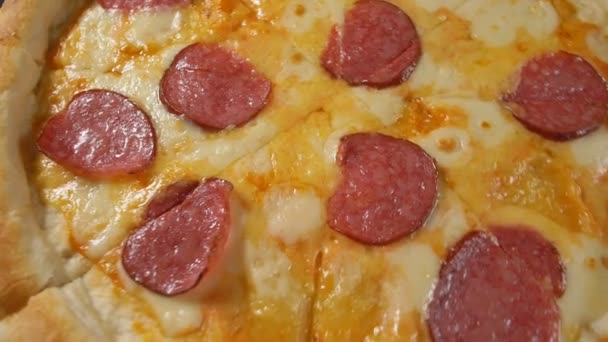 Cámara Lenta Cerca Sabrosa Pizza — Vídeos de Stock