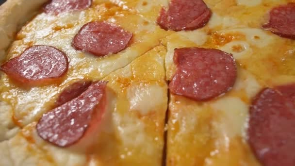 スローモーション閉じるおいしいピザ — ストック動画
