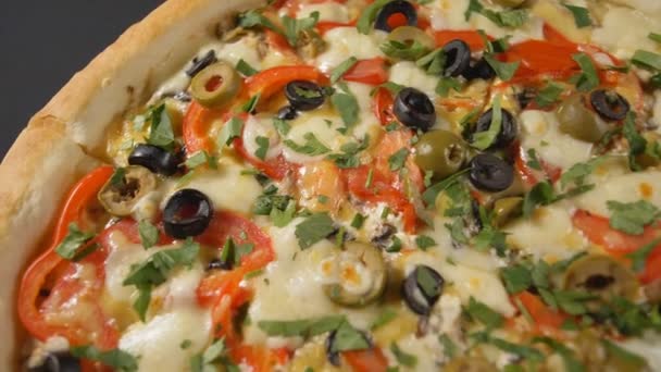 Câmera Lenta Fechar Pizza Saborosa — Vídeo de Stock