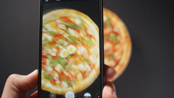 Câmera Lenta Fechar Pizza Saborosa — Vídeo de Stock