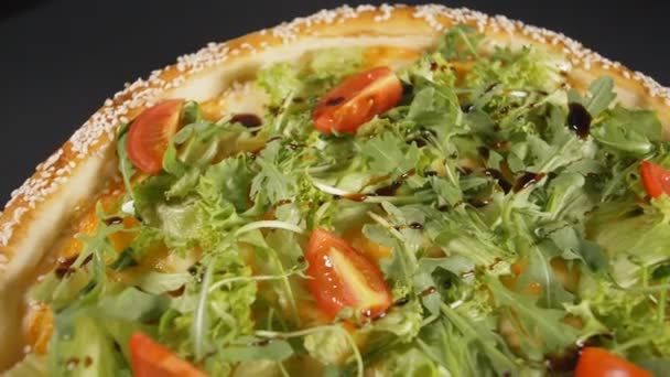 Slow Motion Närbild Välsmakande Pizza — Stockvideo