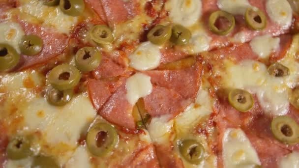 Slow Motion Close Smakelijke Pizza — Stockvideo