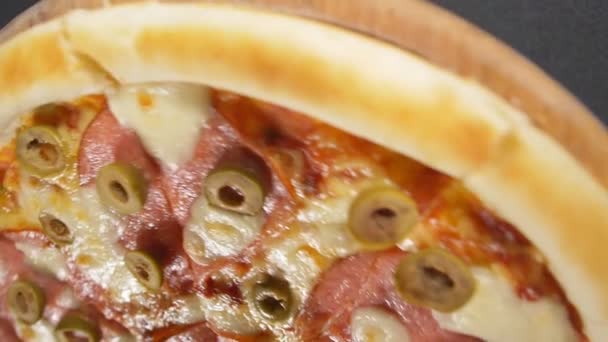 Ralentir Mouvement Fermer Pizza Savoureuse — Video