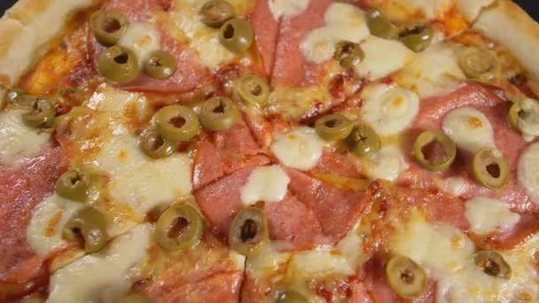 慢动作特写美味披萨 — 图库视频影像
