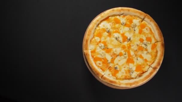 Nahaufnahme Leckere Pizza — Stockvideo