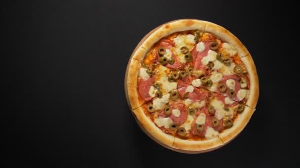Närbild Visa Välsmakande Pizza — Stockvideo