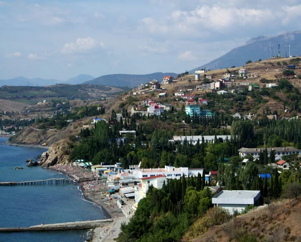 Узбережжя моря, Гурзуф пагорбів. Чорне море. Крим — стокове фото