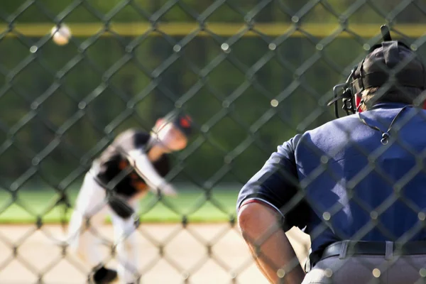 Bulanık Baseball sürahi — Stok fotoğraf