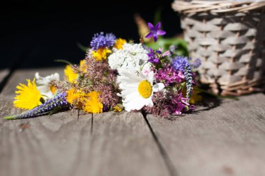 Yabani çiçek buketi