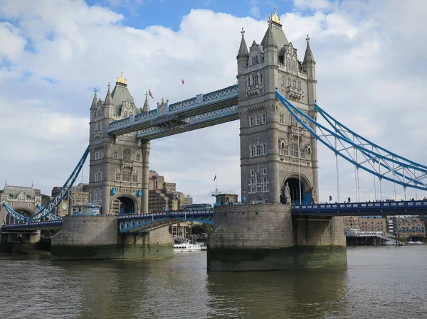 Tower Bridge sobre el río Támesis Londres — Foto de Stock