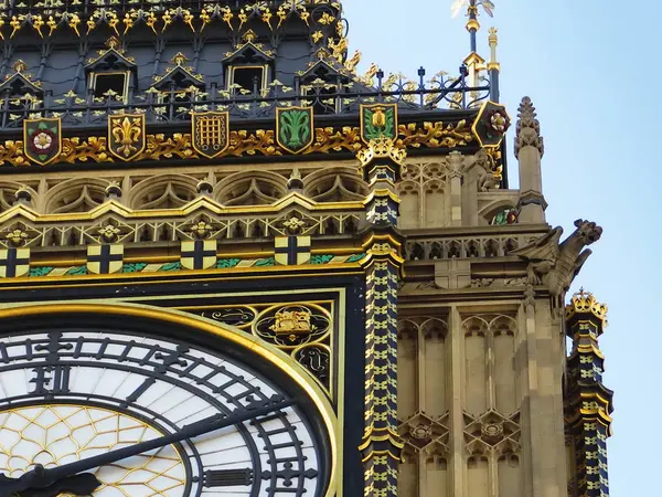 Big Ben et les Chambres du Parlement au crépuscule à Londres — Photo