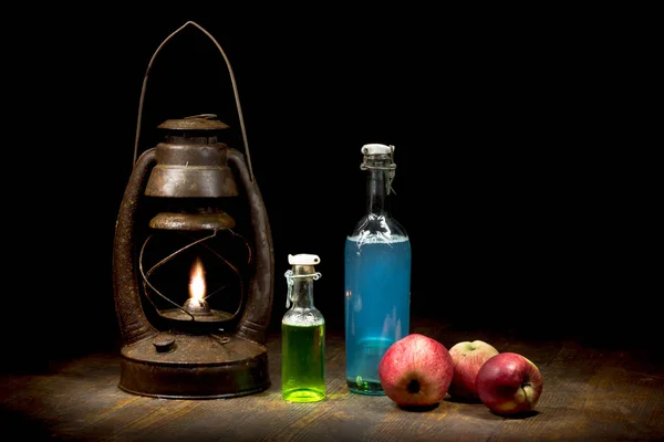 Composición con, lámpara de aceite oxidado, marco vintage — Foto de Stock