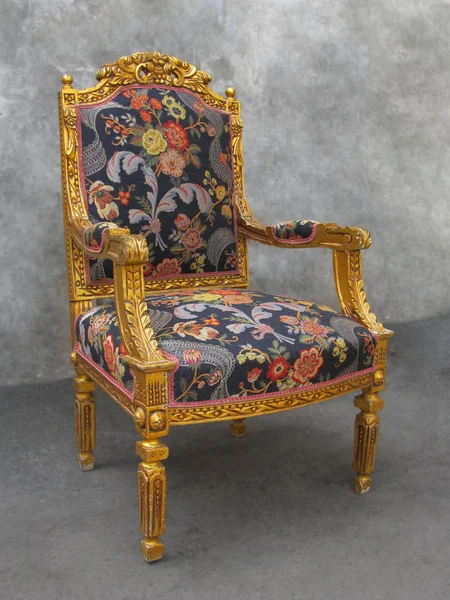 Fauteuil Louis style français en or antique — Photo