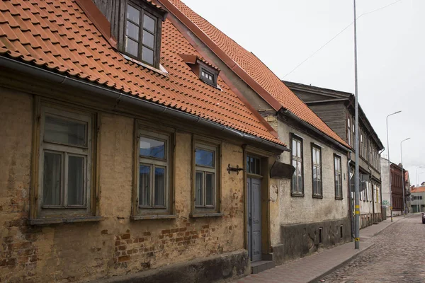 Liepaja, Letland - maart, 2017: Houten architectuur — Stockfoto