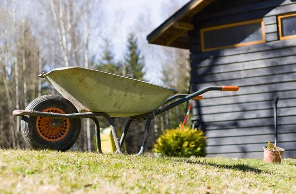 Garden wheelbarrow on the front of farm house — Stock Photo, Image