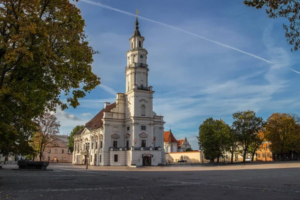 Ratusz w Kownie w Town Hall Square, Kaunas, Litwa — Zdjęcie stockowe