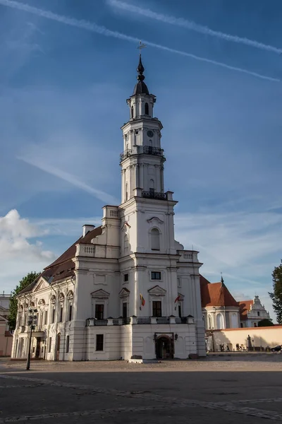Ratusz w Kownie w Town Hall Square, Kaunas, Litwa — Zdjęcie stockowe