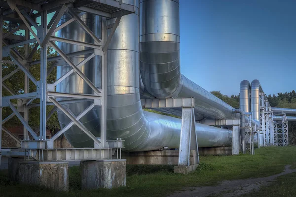 Sanayi bölgesi. Close-Up bir petrol rafinerisi bitki Endüstriyel boru hatları
