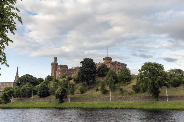 Inverness Castle on an embankment above the River Ness at Inverness — Stock Photo, Image