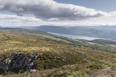 Meall Fuar-mhonaidh 'den Loch Ness' in panoramik görüntüsü