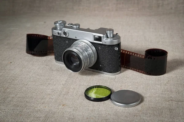 Παλιά Φωτογραφική Μηχανή Slr Ταινία Βρίσκεται Την Ταινία Και Υποθέσεις — Φωτογραφία Αρχείου