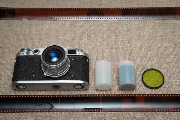 Παλιά Φωτογραφική Μηχανή Slr Ταινία Βρίσκεται Την Ταινία Και Υποθέσεις — Φωτογραφία Αρχείου