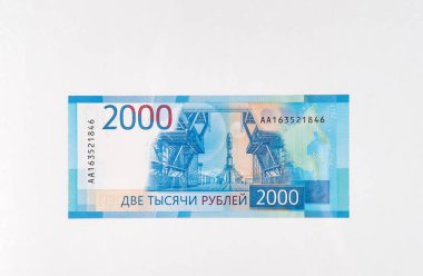 Yeni Rus ruble Olimpiyat jubilee beyaz arka plan üzerinde kağıt para faturaları izole