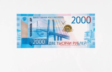 Yeni Rus ruble Olimpiyat jubilee beyaz arka plan üzerinde kağıt para faturaları izole