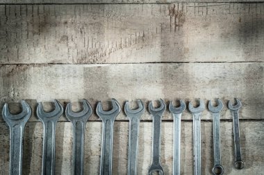 metal anahtar kümesi ahşap arka plan soyutlama aittir