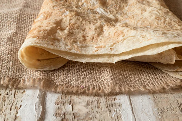 Único Pão Branco Fino Pita Pão Feito Farinha Água Encontra — Fotografia de Stock