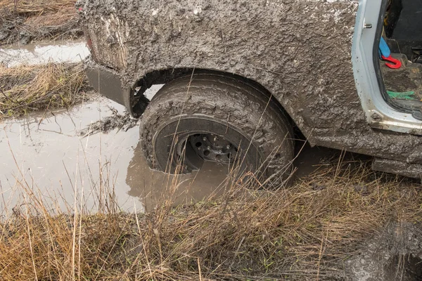 Les Roues Voiture Sont Souillées Dans Boue Équipées Pour Conduite — Photo