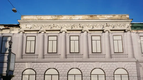 Antiguo edificio está en reconstrucción . — Foto de Stock