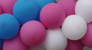 Arka plan olarak renkli şişme topları