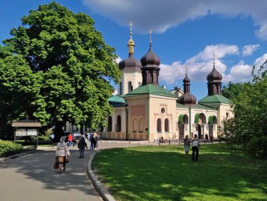 Kiev, Ukrayna Botanik bahçesinde Ortodoks Kilisesi'nin görünümü