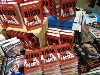 Arsenal Müzesi Kiev kitap sergide kitap 