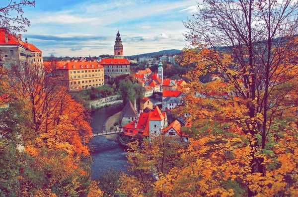 Cesky Krumlov görkemli cityscape sonbahar mevsiminde — Stok fotoğraf