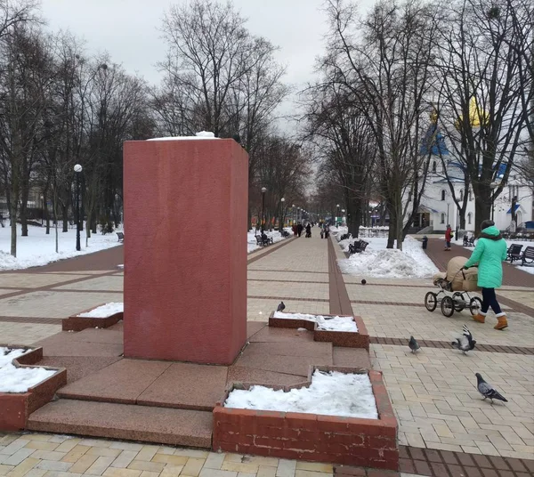 Пьедестал демонтовані Миколи Островського пам'ятник — стокове фото