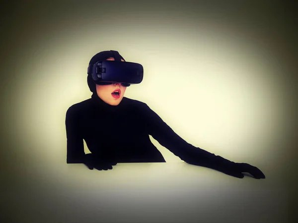 Le casque Woman in VR entre dans le monde des nouvelles technologies — Photo