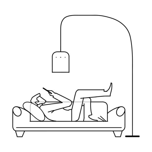 Egy férfi fekszik a kanapén, és mobilt néz. — Stock Vector
