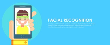 Yüz tanıma ve mobil kimlik. Genç adam onun akıllı telefon veya app kilidini