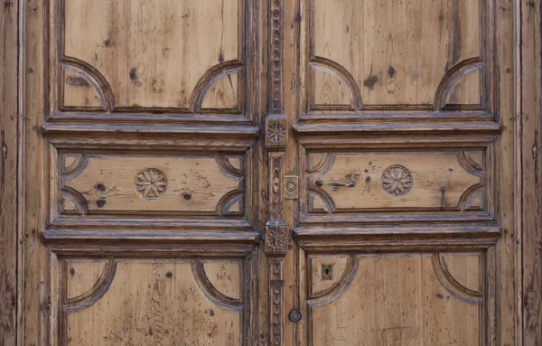 Oude Houten Deur Vergrendeld Door Moderne Vergrendelen — Stockfoto