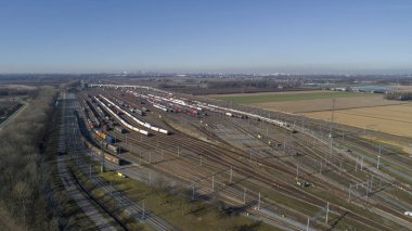 Marshalling Tersanesi 'nde demiryolu şubeleri, bir sürü freigh