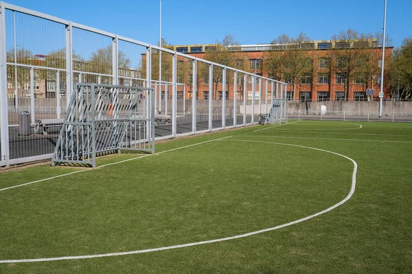 Listra Branca Campo Futebol Relva Artificial Verde Brilhante — Fotografia de Stock